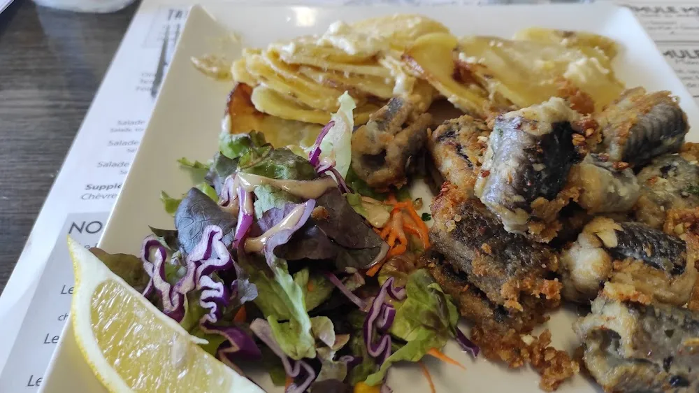 Anguilles Avec Gratin Et Salade Verte